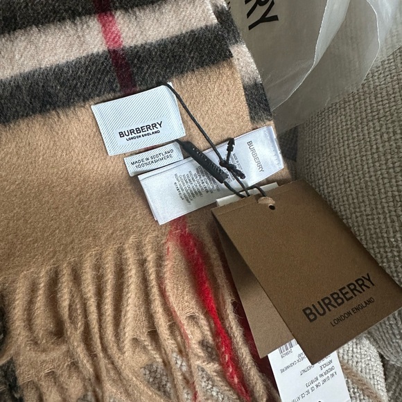 Burberry scarf - Picture 2 of 4